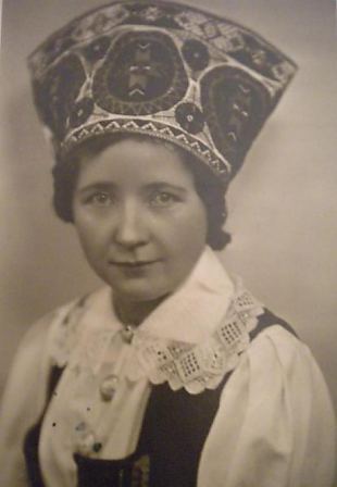Tallinna ringkonna liikmed mlestavad pr Meeta Pennerit (1905-2011)
