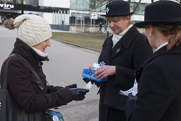 Naiskodukaitsjad on sinilille saadikud kikjal Eestis