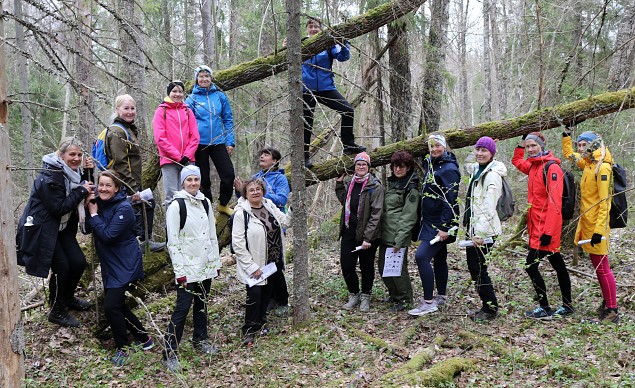 Haapsalu naiskodukaitsjad pidasid metsas 97. snnipeva 