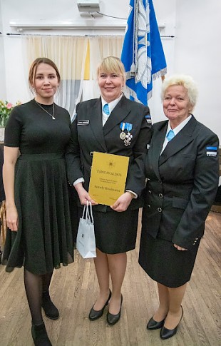 Tallinna ringkonna 2022. aasta naiskodukaitsja kapral Annely Koolmanni peres tegutseb kolm plvkonda naiskodukaitsjaid