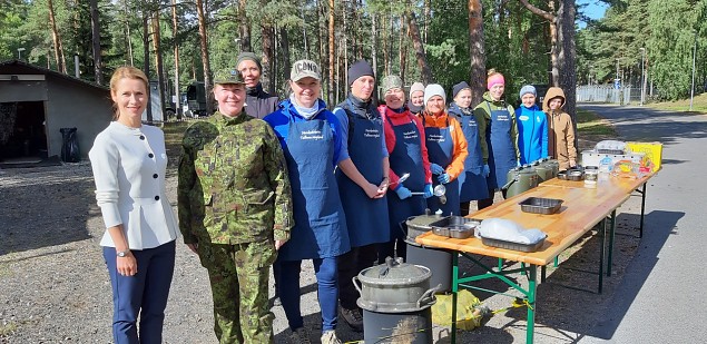 Tallinna ringkonna 2022. aasta naiskodukaitsja kapral Annely Koolmanni peres tegutseb kolm plvkonda naiskodukaitsjaid