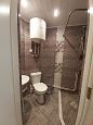 Kk | Vsu maja fotogalerii Tuba nr 3 - WC dushinurga ja kraanikausiga 