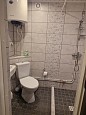 Naiskodukaitse V�su �ppe- ja puhkekeskus | V�su maja fotogalerii Tuba nr 6 - WC dushinurga ja kraa