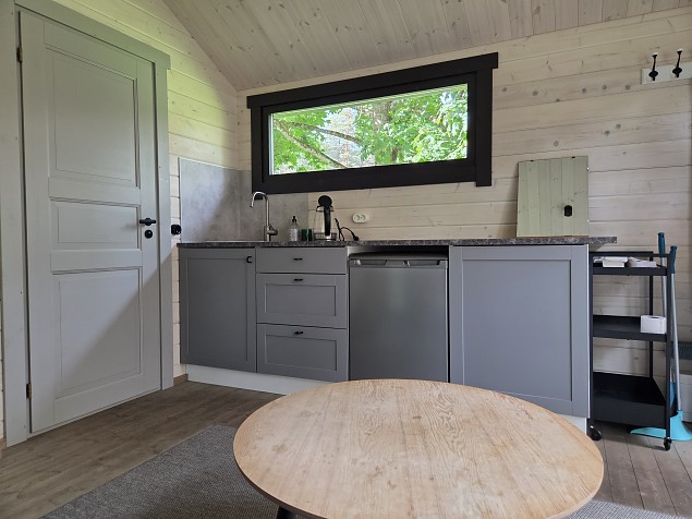 Sauna eesruumis on v�ike k��ginurk k�lmkapiga 