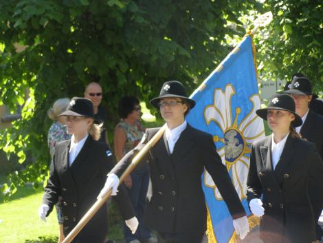 Naiskodukaitse Rapla ja Põlva ringkonnad tähistavad Eesti Vabariigi aastapäeva lippude õnnistamisega