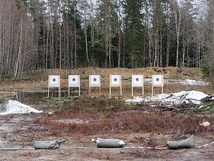 Naiskodukaitse laskevistlus „Metsiku Lne“ moodi