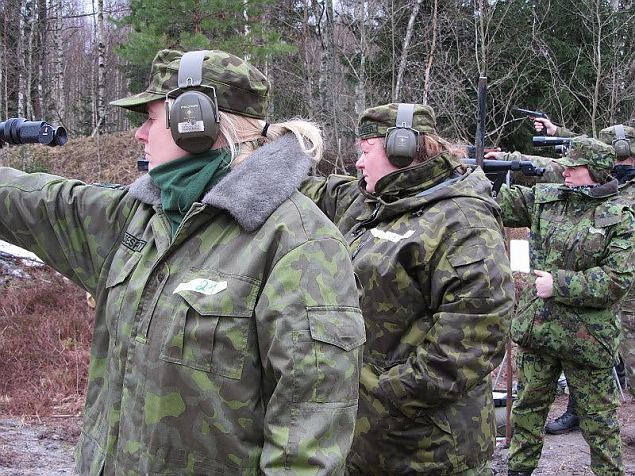 Naiskodukaitse laskevistlus „Metsiku Lne“ moodi