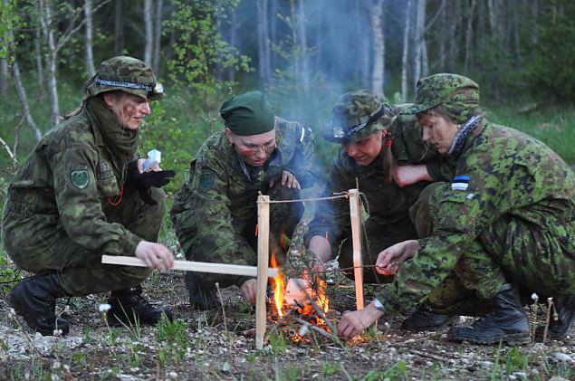 „Naiskodukaitse - seelikutriibust digilaiguni“ rndas Valtu seltsimajja