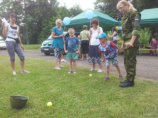 Naiskodukaitsjana perepeval justkui osake kogukonnast