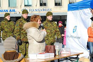 Naistelt naistele ti vormikandjad naised Vabaduse vljakule 