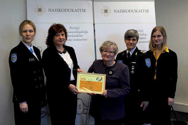 Heategevusliku koguperepäeva „Naistelt naistele“ tulu annetati Eesti Puuetega Naiste Ühenduste Liidule
