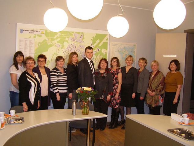 Akadeemilise jaoskonna naised kohtusid Kuressaare linnapea Madis Kallasega