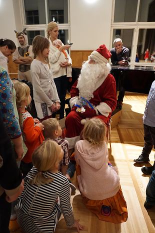 Kaitseliidu Tallinna maleva ja Naiskodukaitse Tallinna ringkonna pisiperel kis klas juluvana!