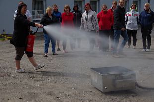 Naiskodukaitse elanikkonna kaitsel – Ohutushoiu kursus