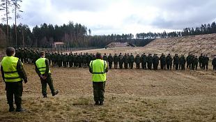 Naiskodukaitse laskevistluse esikoha noppis Alutaguse ringkond