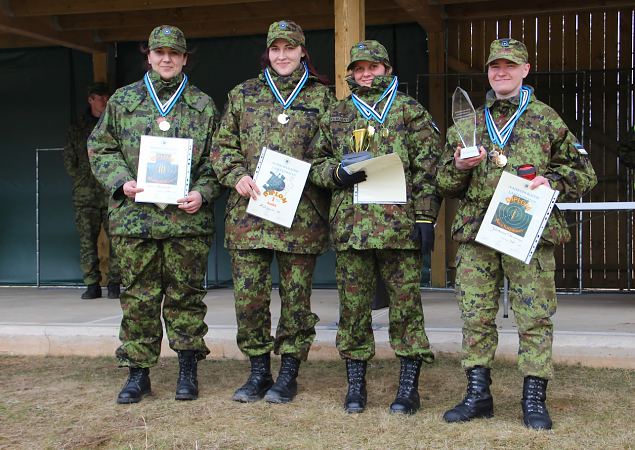 Naiskodukaitse laskevistluse esikoha noppis Alutaguse ringkond