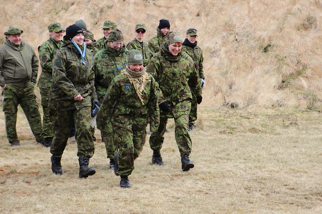 Naiskodukaitse laskevistluse esikoha noppis Alutaguse ringkond