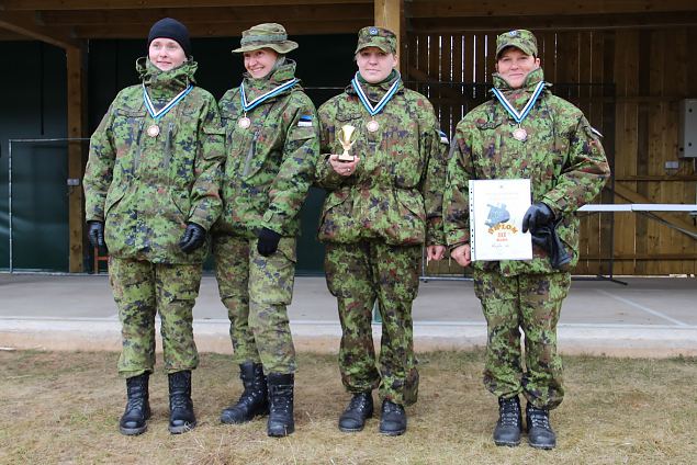 Naiskodukaitse laskevistluse esikoha noppis Alutaguse ringkond