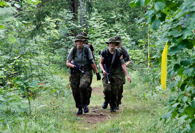 Neli naist + vitlustahe = 10. koht maailma hel raskemal militaarvistlusel