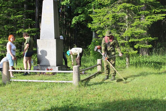 Kose ja Kehra naiskodukaitsjad hoiavad ajaloomlestised korras