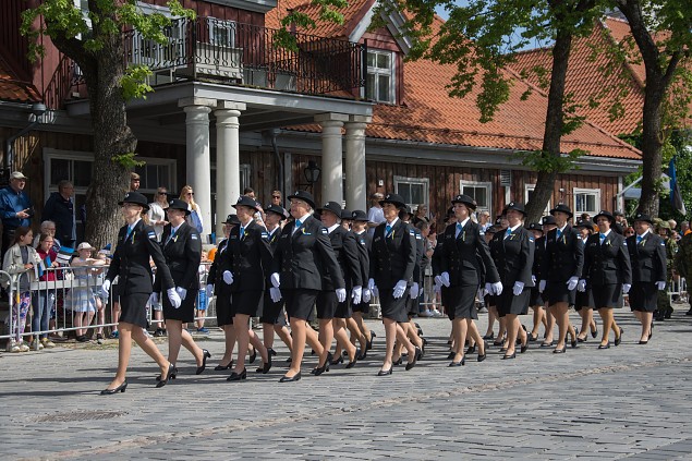 Naiskodukaitse vrske liige Mendi Kallavus: „Ma pean oma lapsi kaitsma. Ma pean teada saama, mida selleks teha saan. Ma ei taha olla abi saaja, vaid pigem abi andja.”