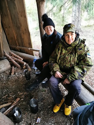 Naiskodukaitse vrske liige Mendi Kallavus: „Ma pean oma lapsi kaitsma. Ma pean teada saama, mida selleks teha saan. Ma ei taha olla abi saaja, vaid pigem abi andja.”