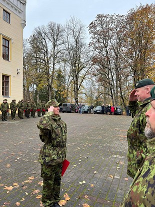 Naiskodukaitsjana reservohvitseri kursusel