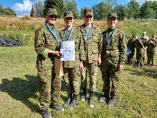 Naiskodukaitse karikavistluse lahingrelvadest laskmises vitsid Tartu ringkonna naised