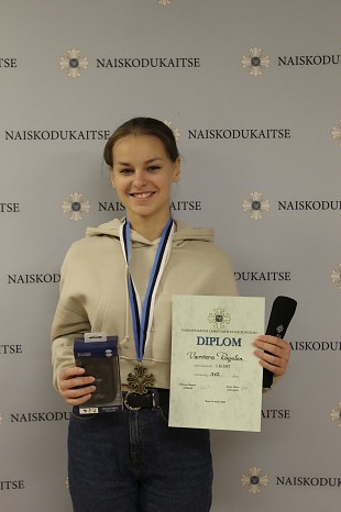 Naiskodukaitsjad vtsid Narvas mtu laskeoskustes