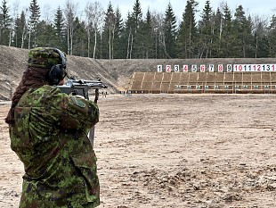 Naiskodukaitsjad vistlesid lahingrelvadest laskmises