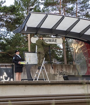 Tallinna raudteeperroonidel lehvivad leinalindid 83 aastat tagasi kditatute mlestuseks