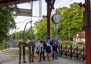 Tallinna raudteeperroonidel lehvivad leinalindid 83 aastat tagasi kditatute mlestuseks