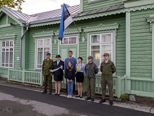Tallinna raudteeperroonidel lehvivad leinalindid 83 aastat tagasi kditatute mlestuseks
