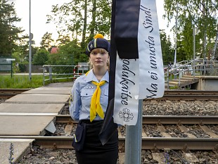 Tallinna raudteeperroonidel lehvivad leinalindid 83 aastat tagasi kditatute mlestuseks