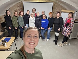 Naiskodukaitsjate �ppep�ev Anu Lillupuu-Blank juhendamisel