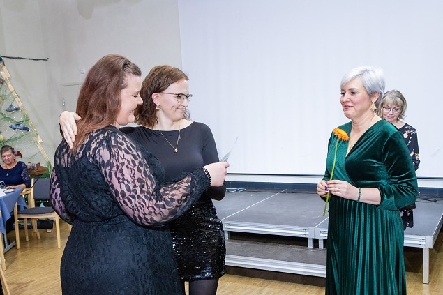 "Meie eesm�rgid ei ole kunagi  olnud selgemad kui praegu!" ehk Naiskodukaitse Saaremaa ringkond t�histas v��rikat juubelit