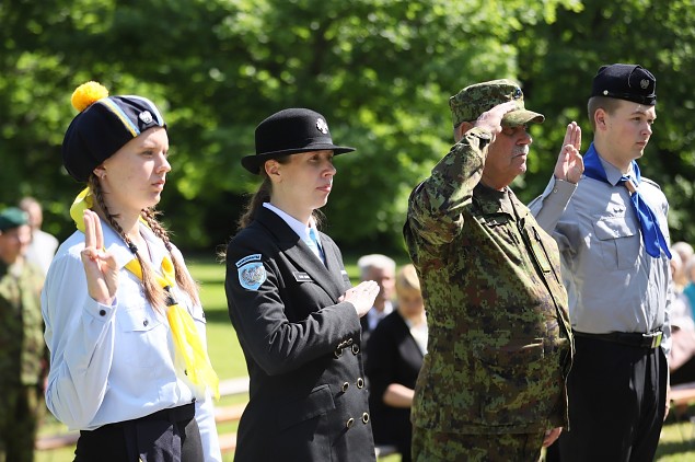 Kaitseliit kutsub veteranip�eval kandma vormi ja KL k�elinti