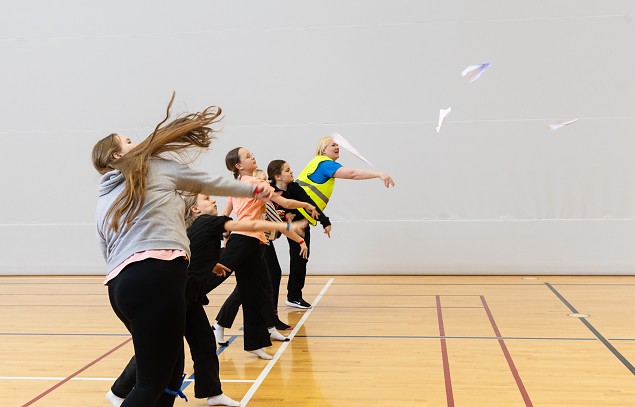 Emaj�gi ajab �le kallaste! Tartu ringkonna evakuatsioonir�hmade �ppep�ev