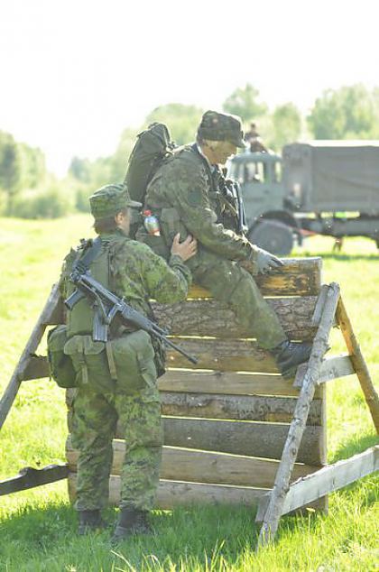 Naiskodukaitse koormusmatk 2011
